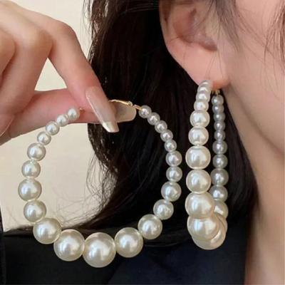 1pc Elegant Statement Pearl Hoop Earrings – Oversized Circular Hoops Lavishly Adorned With Lustrous Faux Pearls In A Graduated Design, Lightweight
