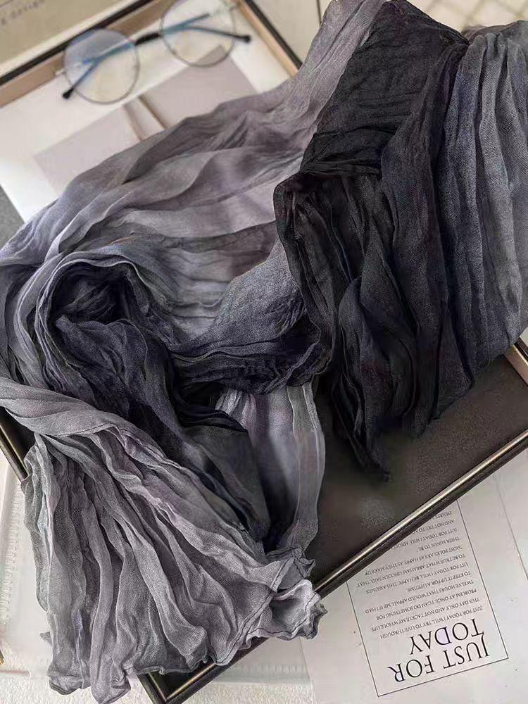 Gradient Blue Cotton-Linen Scarf: Retro Versatile Print, Long Pleated Women's Accessory for Autumn/Winter