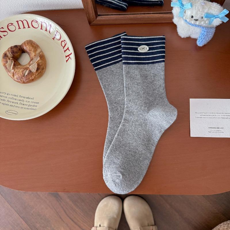 Fall/Winter Kids' Ballet-style Buttoned Bowknot Gray Mid-Calf Leggings with School-Age Stripes and Colorful Patchwork Socks