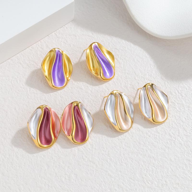 Ins Stainless Steel Irregular Pleated Contrast Color Stud Earrings for Women - Niche Design, Simple Commuting Accessory for Autumn and Winter.