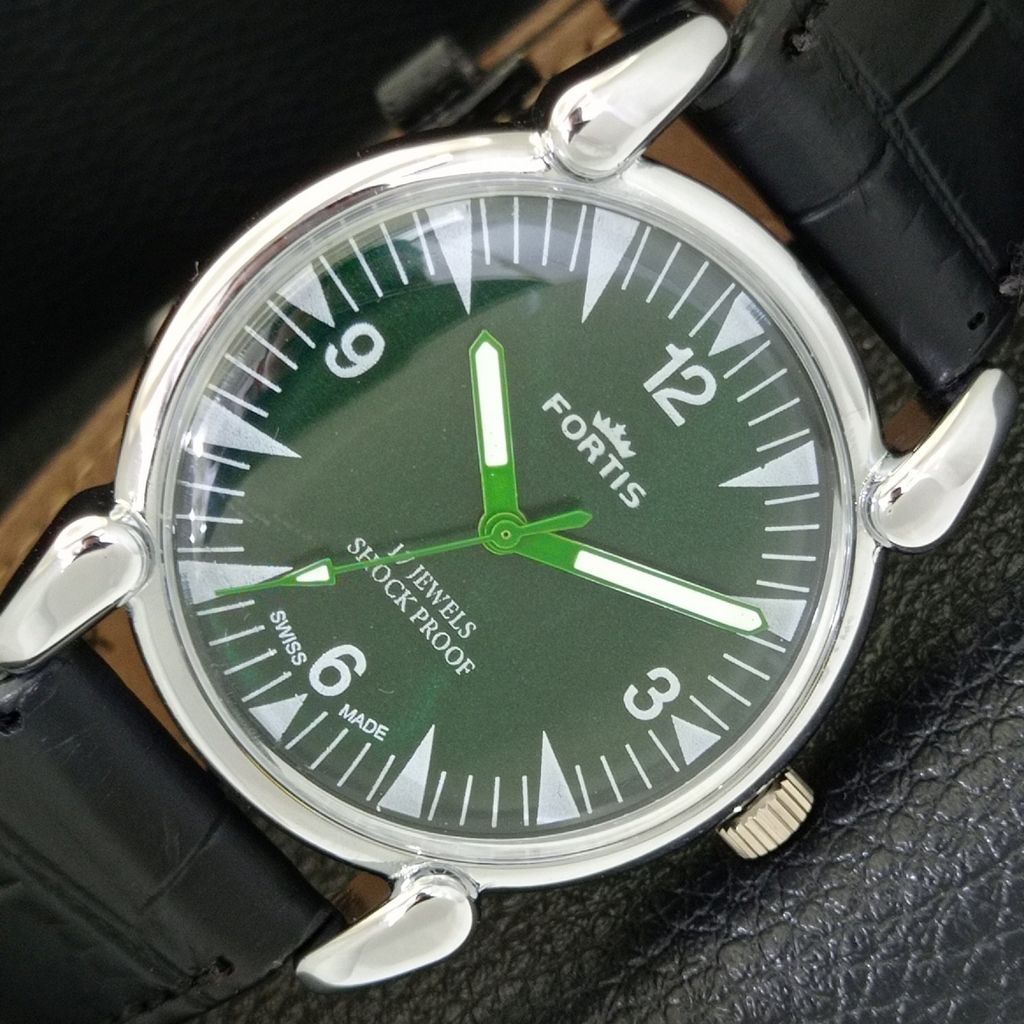 

HAND-WINDING SWISS MENS VINTAGE REFURBISHED GREEN COLOR DIAL WATCH a700895-5 R205a-a700895