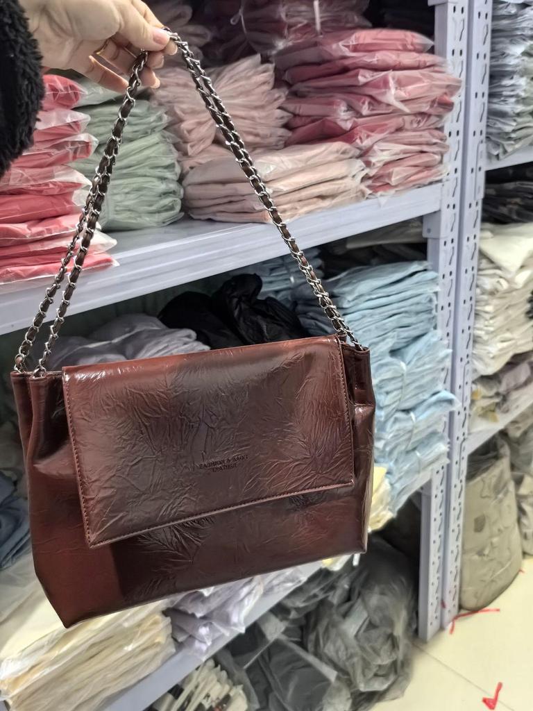 Solid Color Retro Women's Chain Bag: Large Capacity Autumn/Winter Shoulder & Crossbody Bag