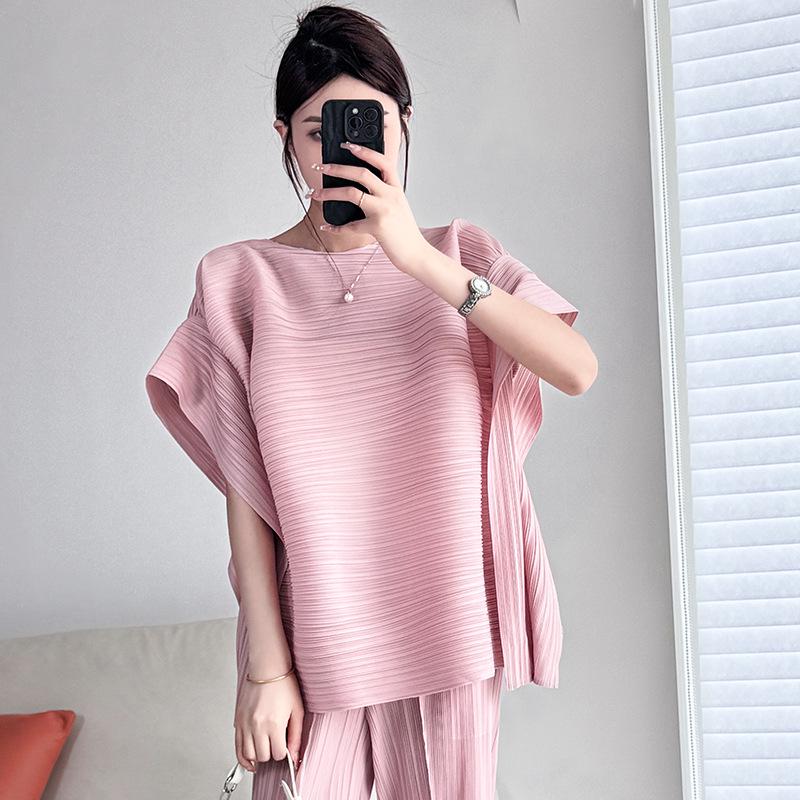 

«Футболка однотонного цвета с неравномерной складкой, короткий рукав, свободный крой, прикрывающая живот, средней длины, летний стиль» One Size розовый