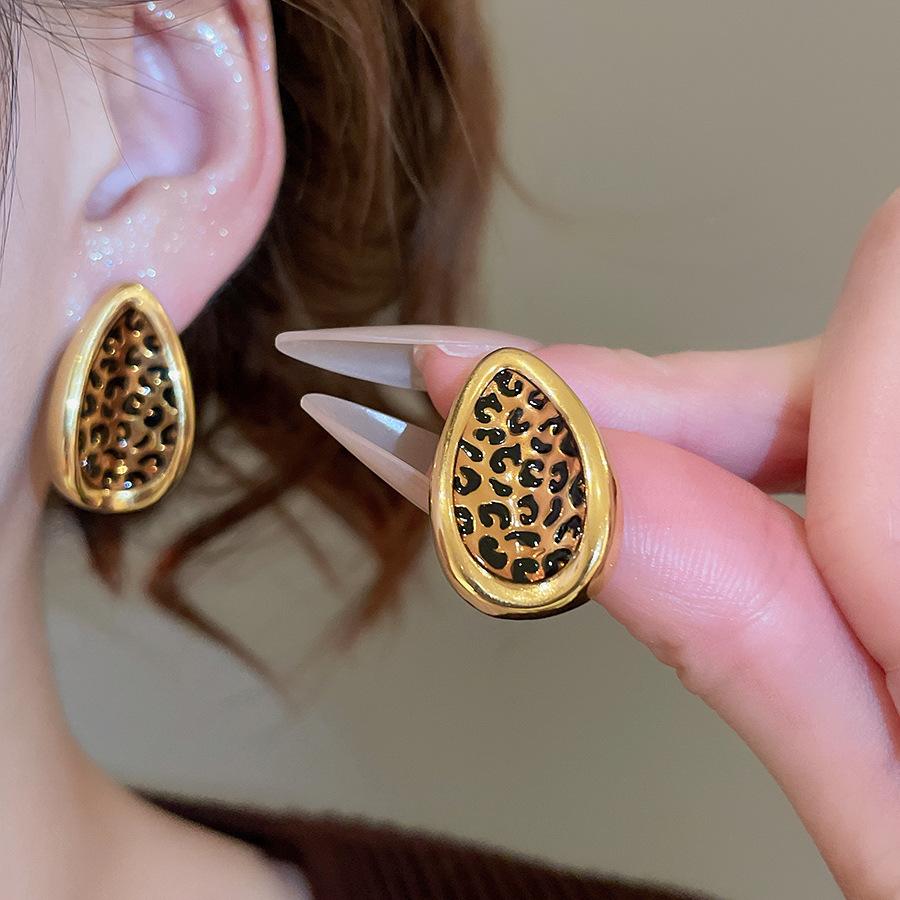 French retro autumn and winter geometric leopard print earrings stud earrings personalized earrings design sense niche