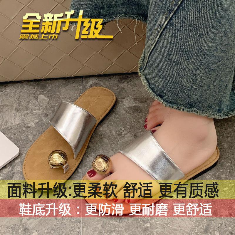Flat bottom comfortable one word with cool slippers women's summer wear 2025 new Korean fashion metal buckle cover toe slippers