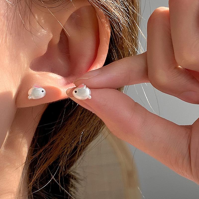 Pink little white rabbit stud earrings for girls small fresh and cute girl heart Mori student super cute little white rabbit earrings