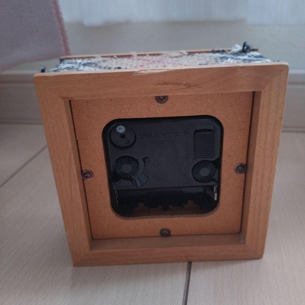 Used BURBERRY analog clock interior