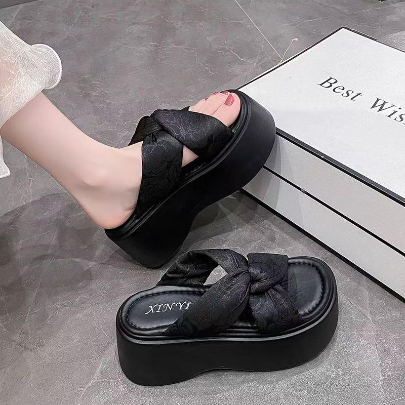 Thick-soled heightening cool slippers for women's summer wear new muffin small high-heeled casual beach shoes