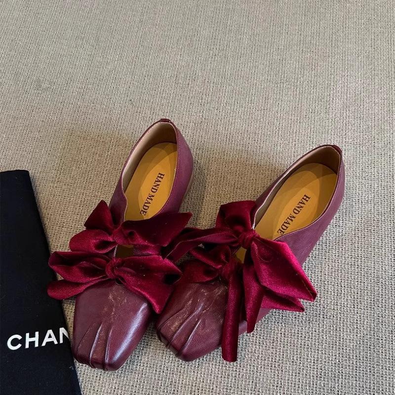 Retro Nische plissierte Mary Jane Schuhe vielseitig leichte Mundfarbe passende Riemen eckige Zehenpartie dicker Absatz Einzelne Schuhe