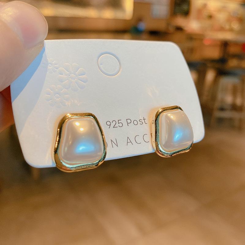 Temperament Gold Color Edging Geometric Imitation Pearl Stud Earrings for Women Retro Piercing Jewelry Accessories