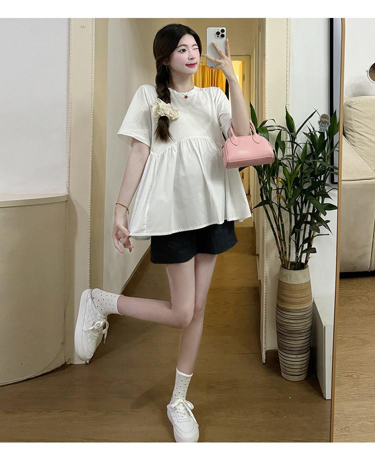 Maternity Summer Two-Piece Set: Stylish Plus-Size Shorts & Top for Trendy Moms