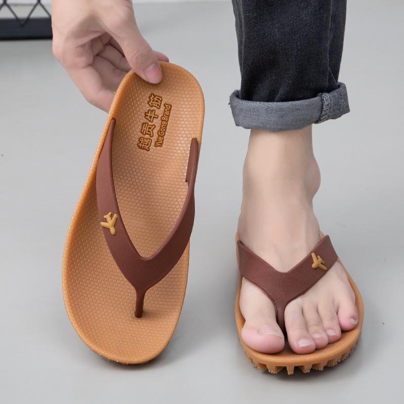 Men's Thick-Sole Vietnam Rubber Flip-Flops: Wear-Resistant, Non-Slip, Toe-Clip Outdoor Sandals