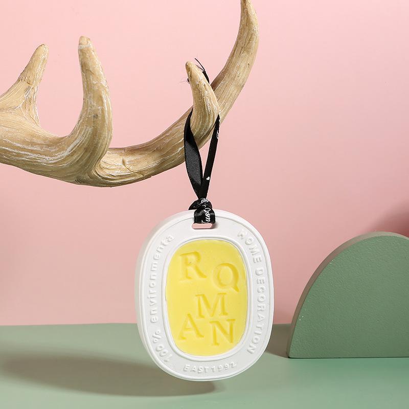 Universal Scented Wax Pendant for Wardrobe, Bathroom, Bedroom, Car & Hallway - Deodorizing & Fragrance-Retaining Sachet