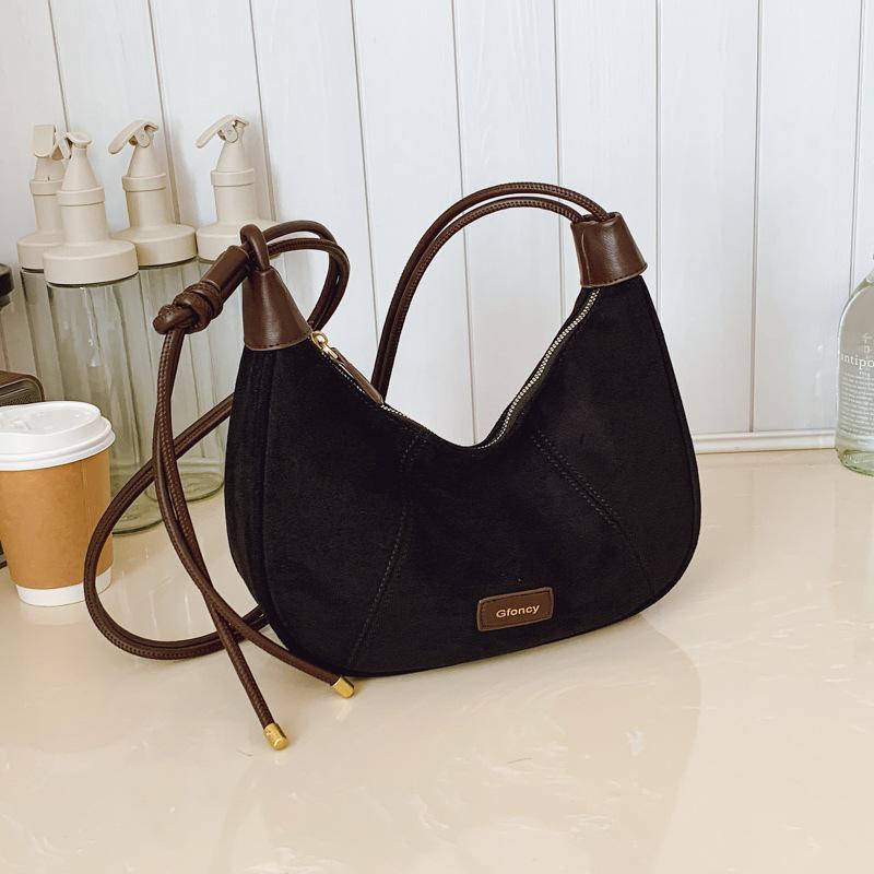 

French retro fashionable foreign style messenger bag women s 2025 autumn new simple casual simple shoulder dumpling bag