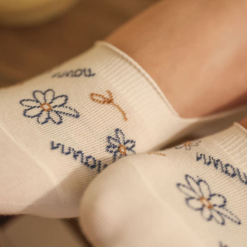 NMOO.OU F03_FLUTTERING FLOWERS FAKE SOCKS_blue