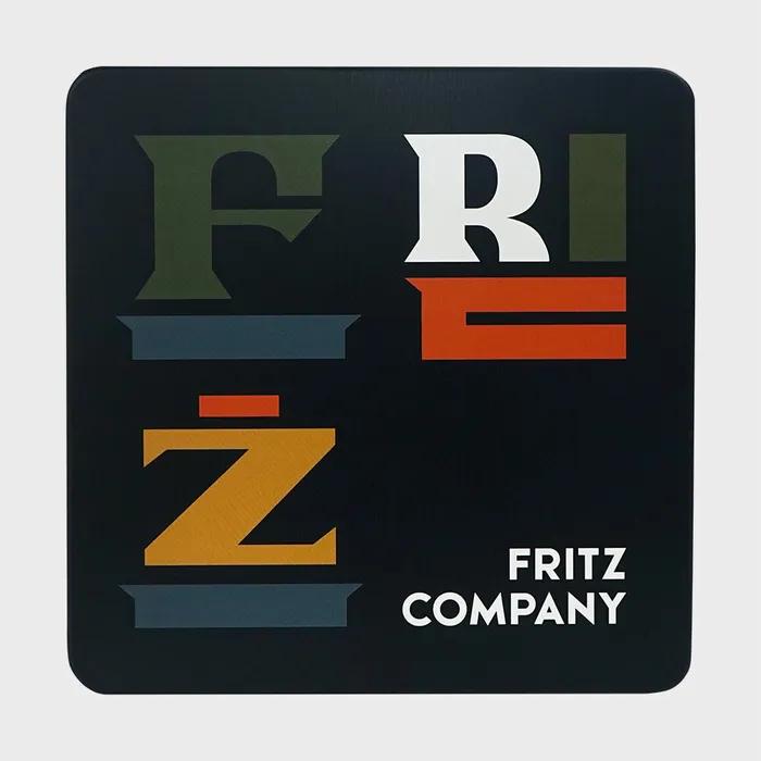 

Черный жестяной кейс