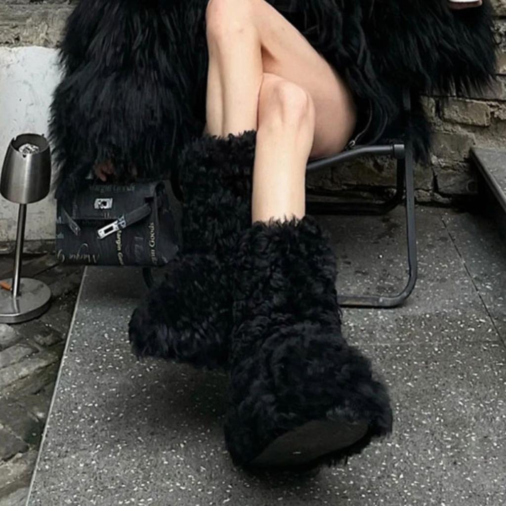 2025 trend autumn and winter new European and American wind snow boots warm and thickened niche Spice Girl fluffy boots black