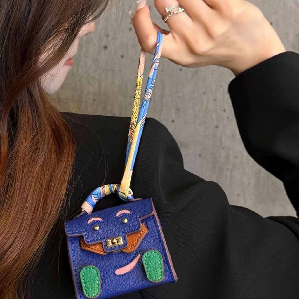 Mini Bag Pendant Can Hold Headphones and Change