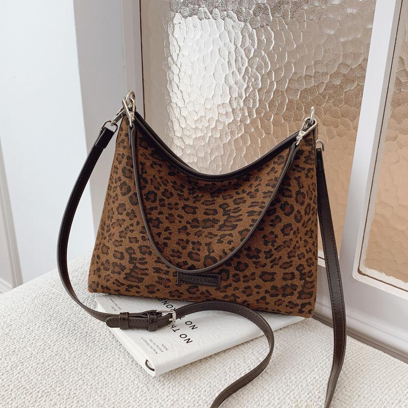 Retro leopard print bag women's autumn and winter new versatile messenger bag commuter shoulder underarm bucket bag