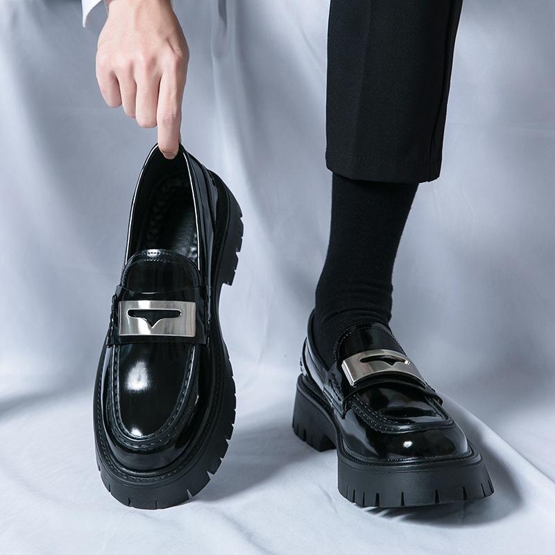 Sommer glänzende kleine Lederschuhe atmungsaktiv britische erhöhende Lederschuhe Herren dicksohlige Trend fußanliegende lässige Slipper 41