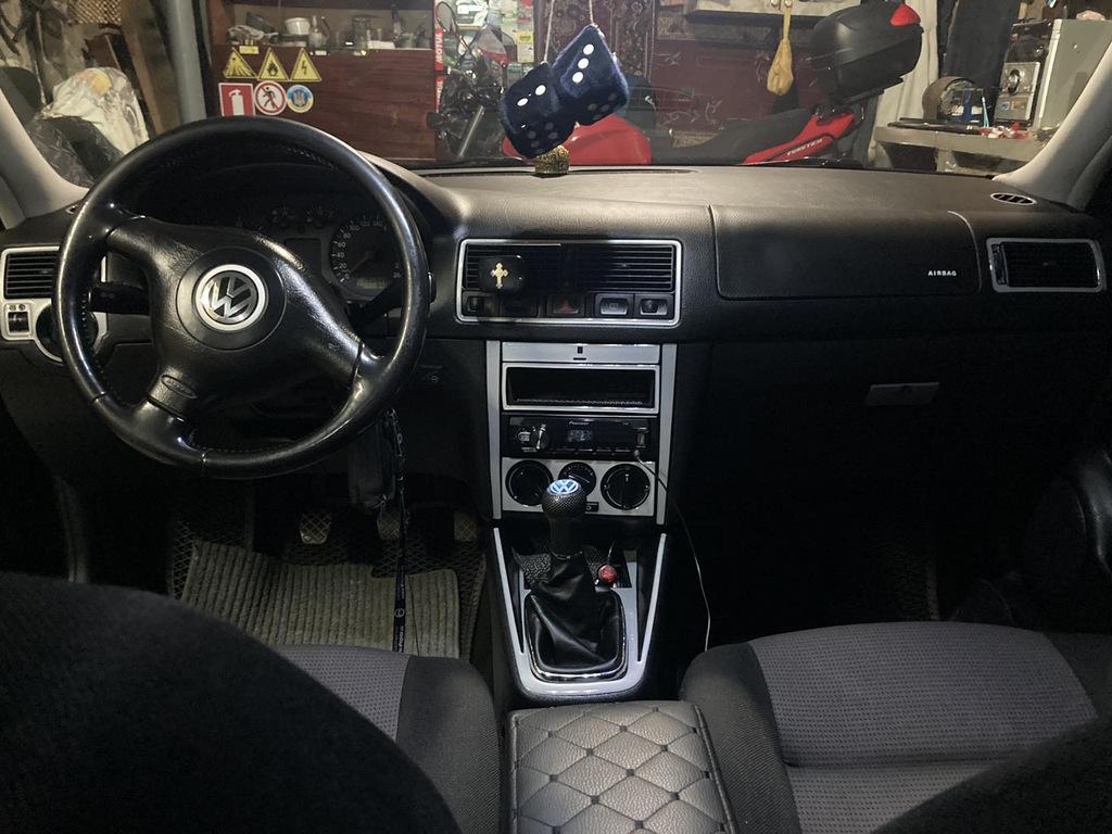 Накладки на панель Черный рояль для Volkswagen Golf 4