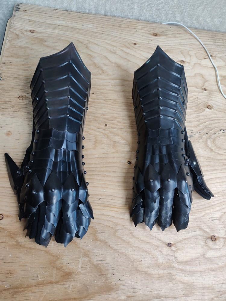 Medieval Silver Nazgul Gauntlets Unisex Steel Armor Gloves Crusader Costume