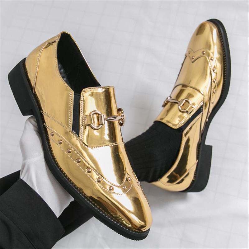 Fashion New Gold Punk Rivet Loafers New Men's Pointed Metal Chain Leather Shoes Male Designer Formal Wedding Dress Homecoming Footwear