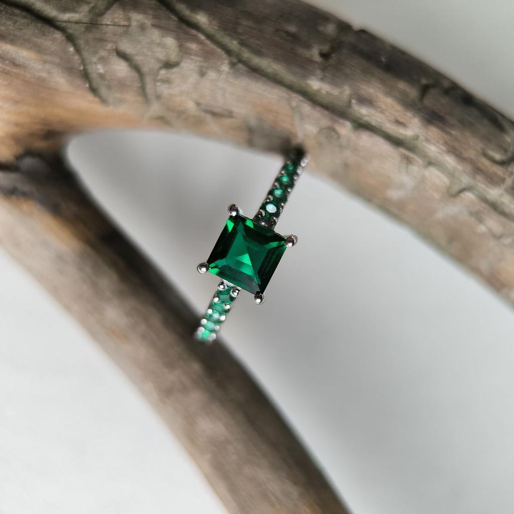 Silver Ring with Nano Emerald, Item Weight 2.45 G (2197393)