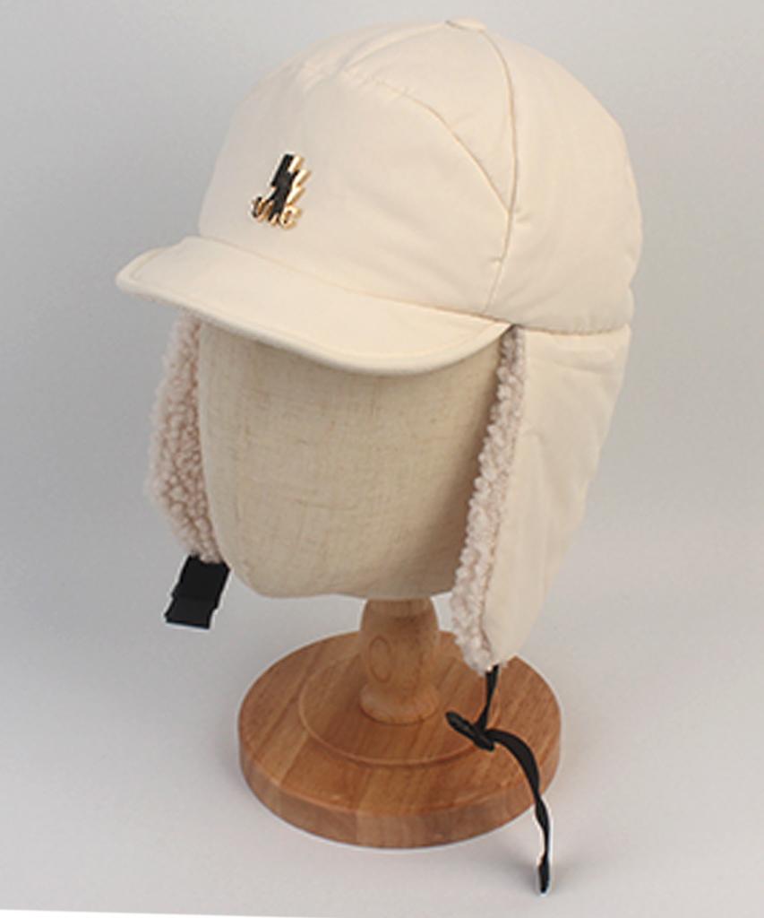 Yunibeosyeolkemiseuteuli Wire Poly Ivory Earflap Cap