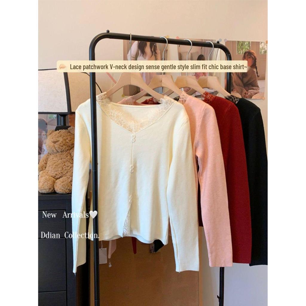 Niche V-Neck Lace Patchwork Knitwear: Autumn/Winter Slimming Cinched Waist Long Sleeve Top for Women