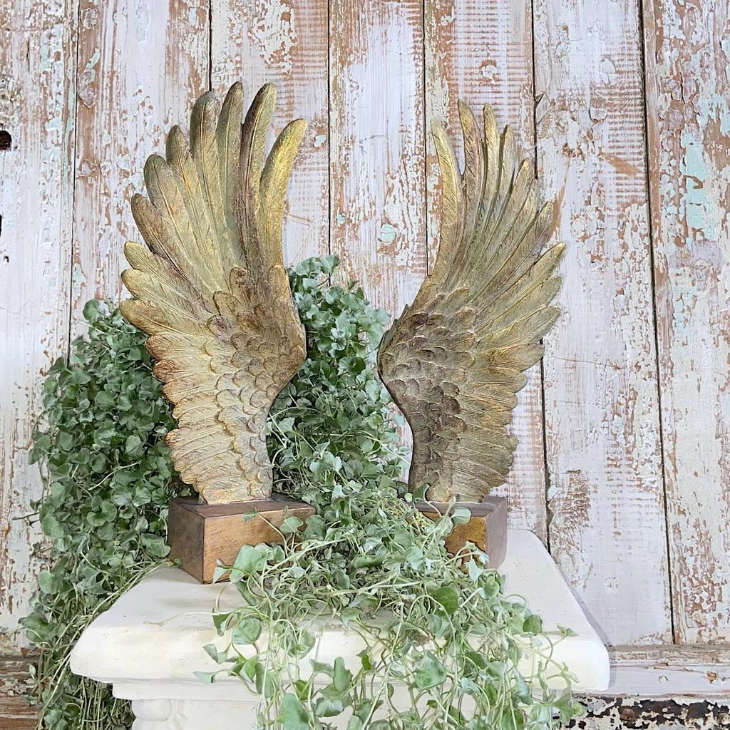 2 angel wings on a resin base decorative figurine