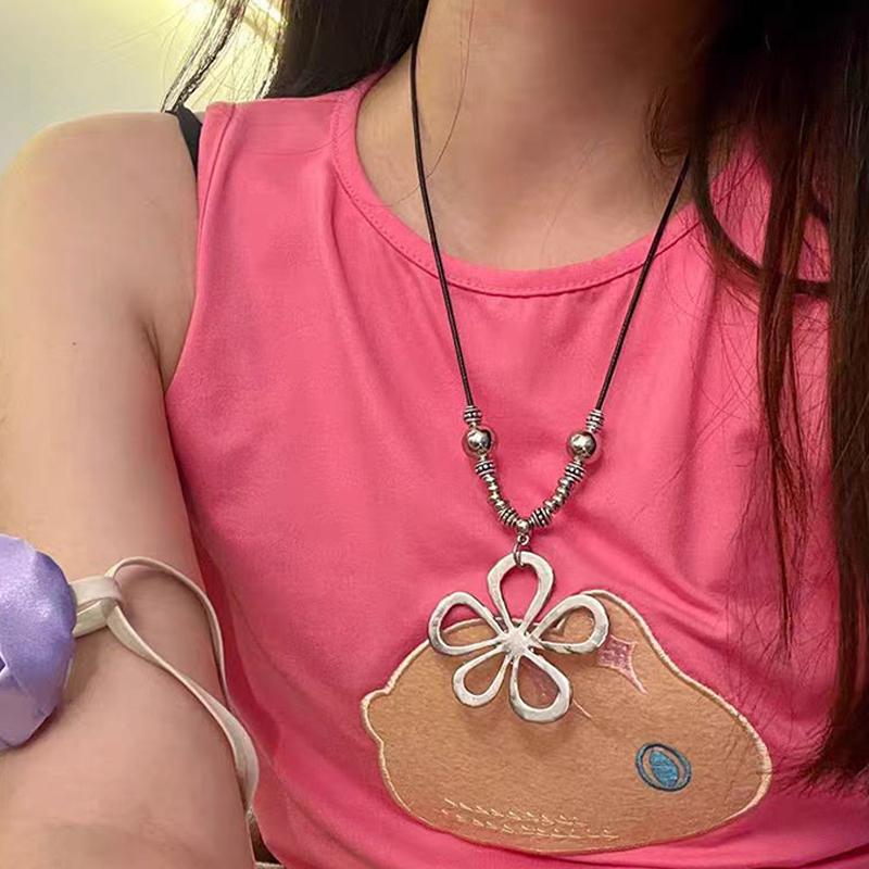 Retro Vintage Hollow Flower Charm Statement Simple Leather Cord Women Necklace Boho Jewelry