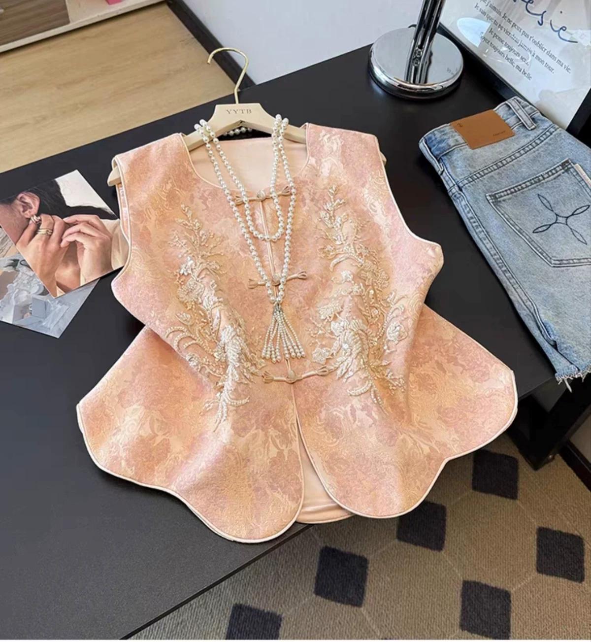

Lace Embroidered Brocade Jacquard Vest: High-End Chinese Style with Beading - Bestseller XL (65-72 kg) розовый