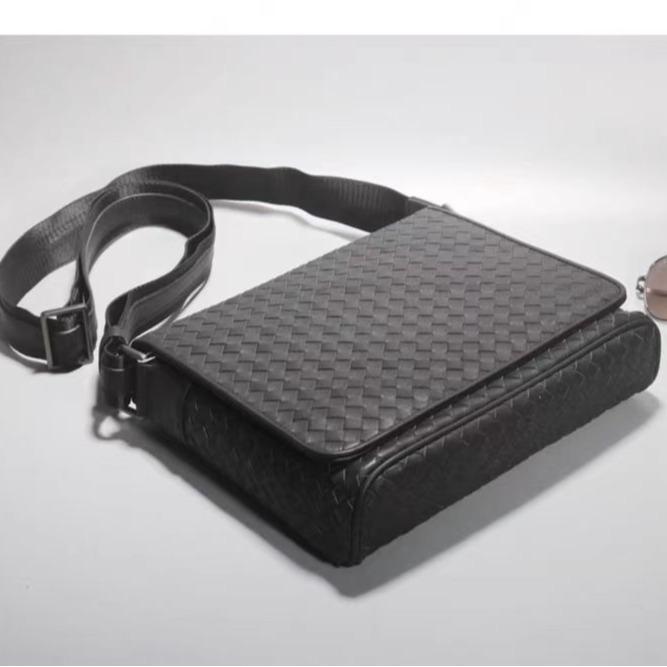 Factory price direct sales leather woven versatile shoulder messenger bag fashion casual messenger bag Korean version hijab business tide bag