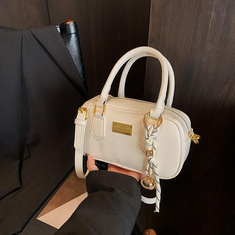 Retro portable bowling bag women's 2025 new spring and summer shoulder messenger bag high-end versatile small square bag