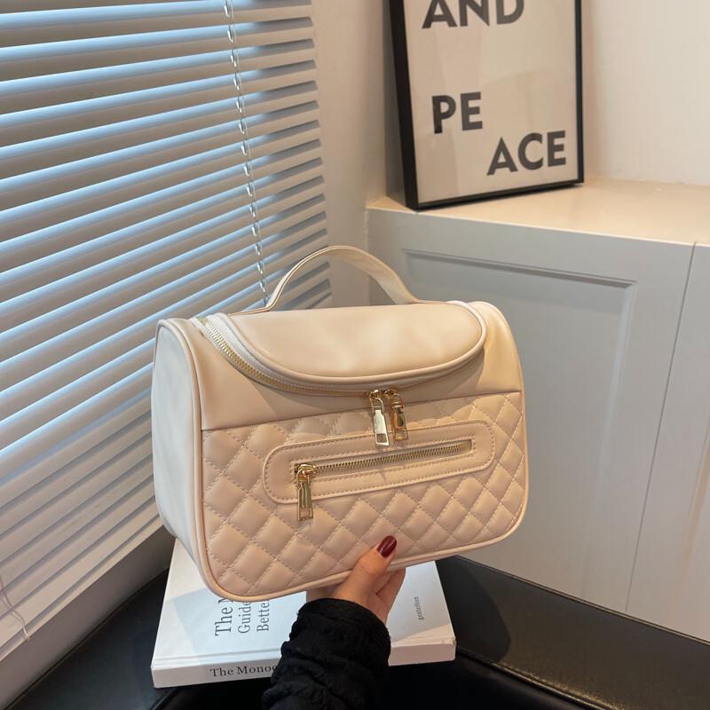 OEING Shell-shaped Portable Cosmetic Bag