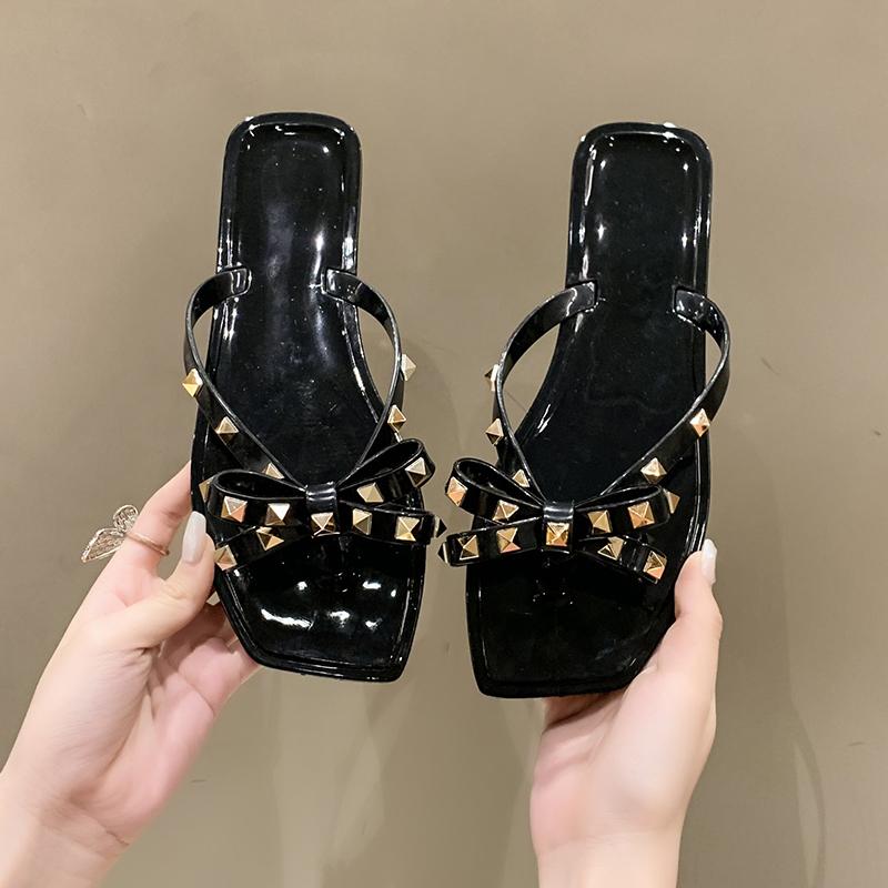 

Fashion 2025 Women s New Square Head Rivet Bow Flat Bottom Slippers for Outwear Beach Slippers and Sandals 36 чёрный