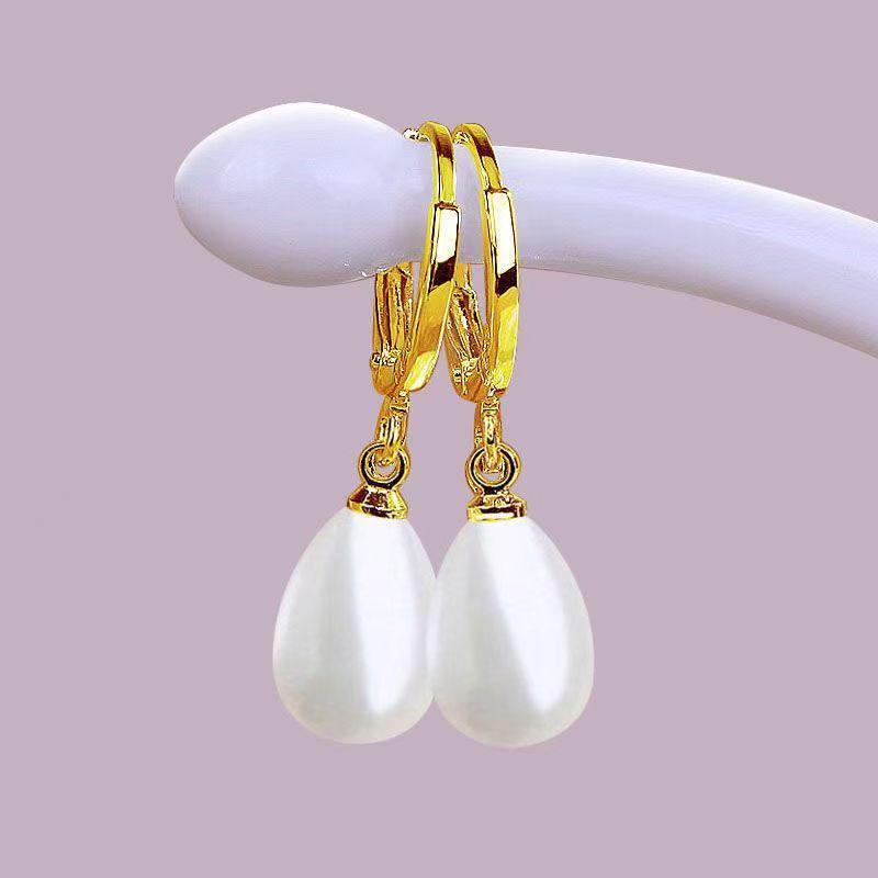 Golden Red Water Drop Temperament Diamond Earrings: Christmas Hypoallergenic Dangle Earrings, Fashionable and Versatile.