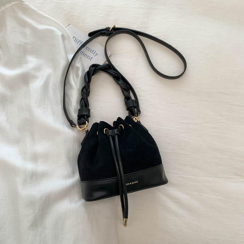 Fashion contrasting handbag women's 2025 new Korean version ins retro bucket bag super hot shoulder crossbody bag