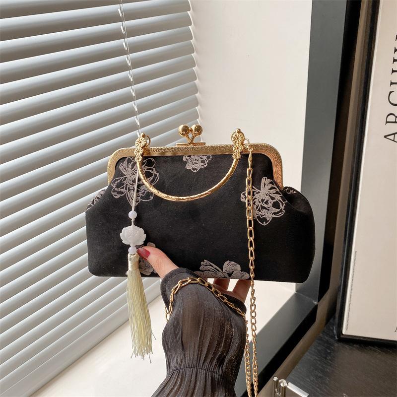 Retro Handbag Temperament Beautiful Dinner Bag Spring and Summer New Shoulder Messenger Bag