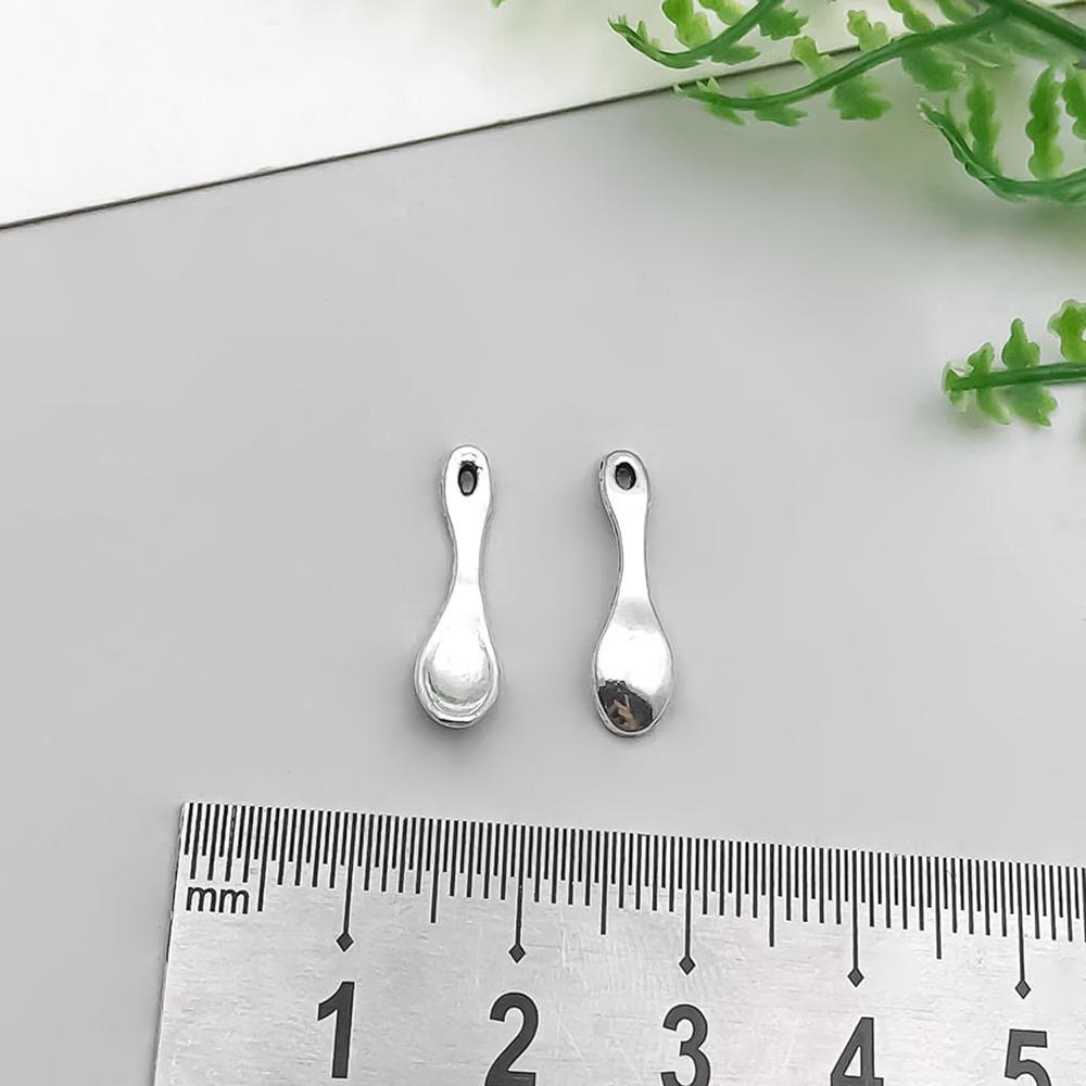 Sada přívěsků na nádobí ze starožitné slitiny stříbra: Nůž, vidlička, lžíce na DIY náramky