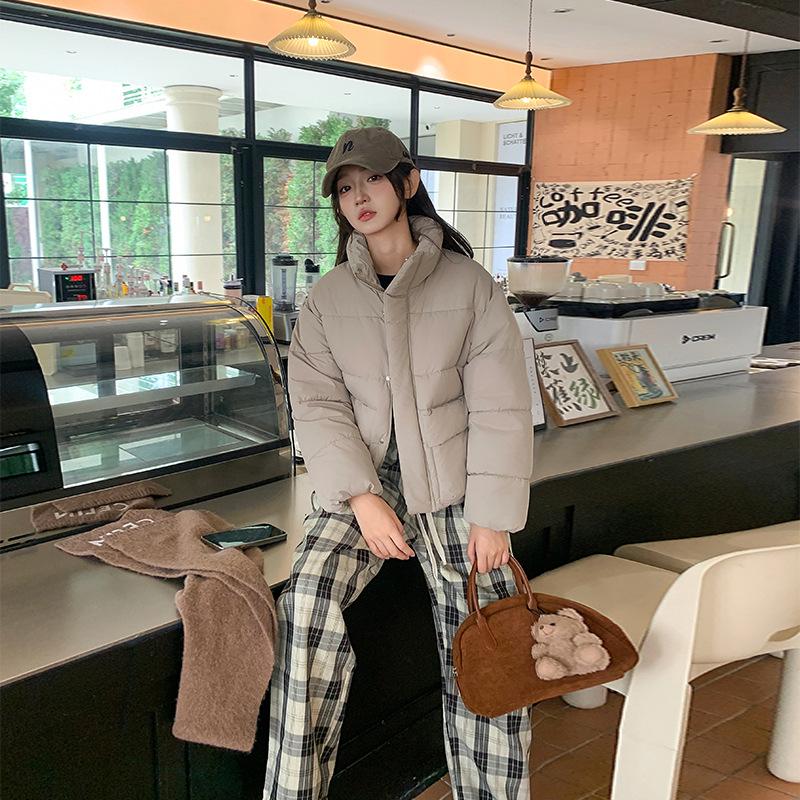 

Short down padded jacket women s winter 2025 new Korean version cotton jacket loose thickened bread jacket padded jacket M легкие хаки