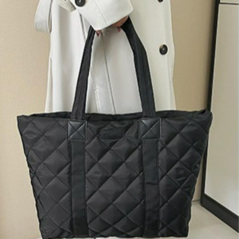 New Women Simple Shoulder Bag Large Capacity Tote Bag for Commuting and School Comfortable and Versatile Texture Storage Bags