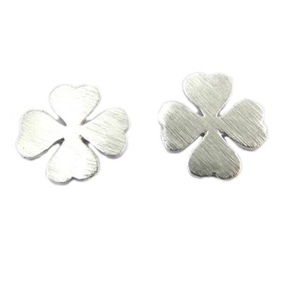 [P8213] - Brincos 'Clover' feitos à mão em prata - 10x10 mm