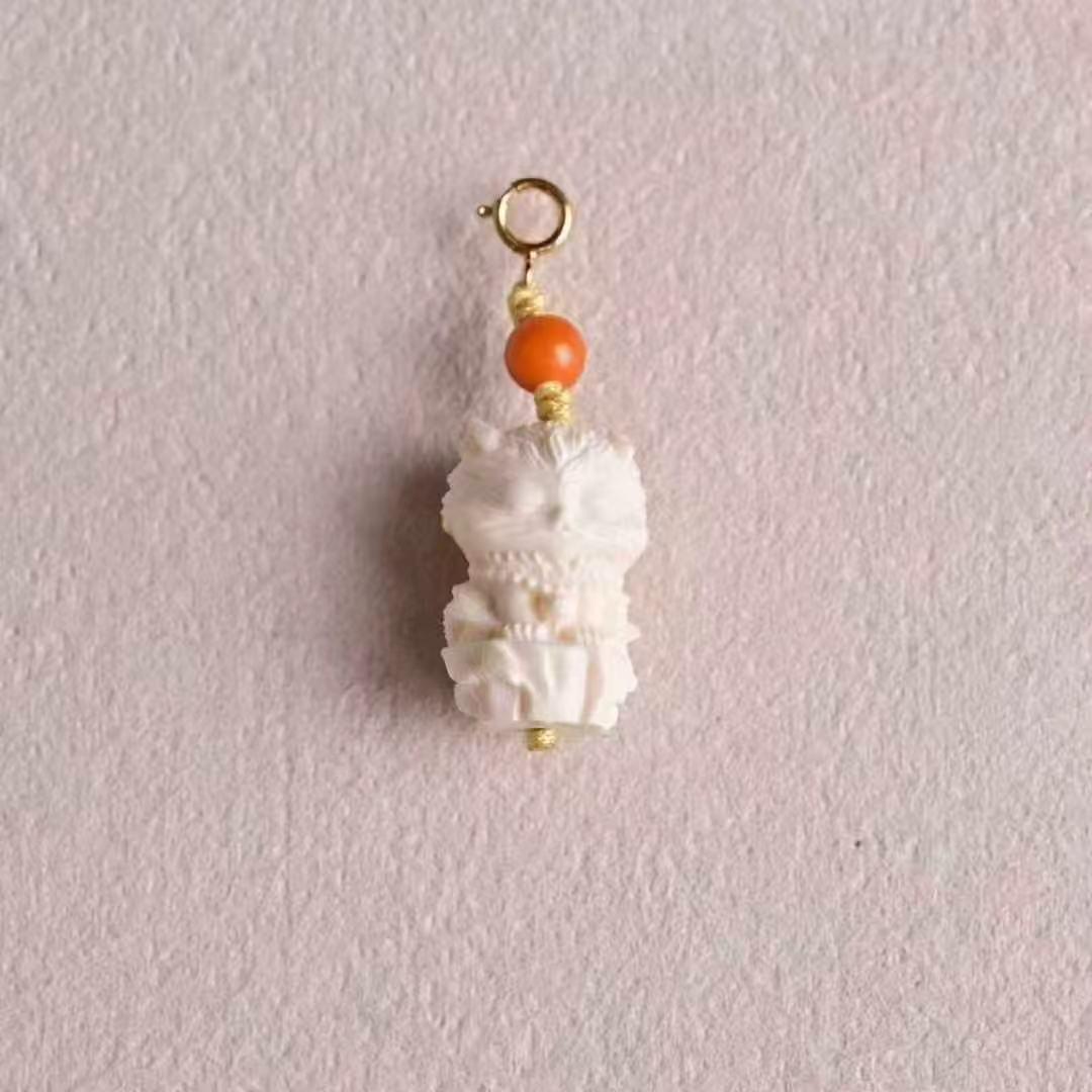 Ivory Cat Queen Carving Pendant Necklace, Retro Chinese Style
