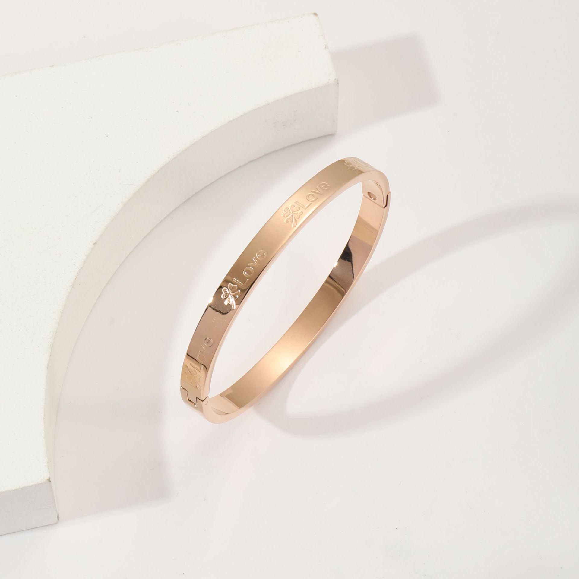 

Женский браслет из титановой стали Четырехлистный клевер - Не выцветающий, Легкая роскошь, Трендовый нишевый дизайн 2023 года. розового золота