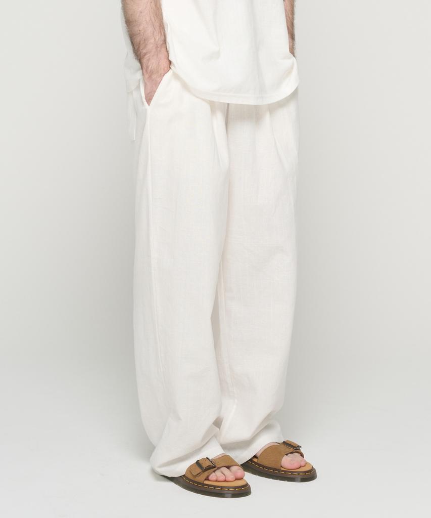 CARGOBROS Linen-Like Pintuck Wide Shorts (White)