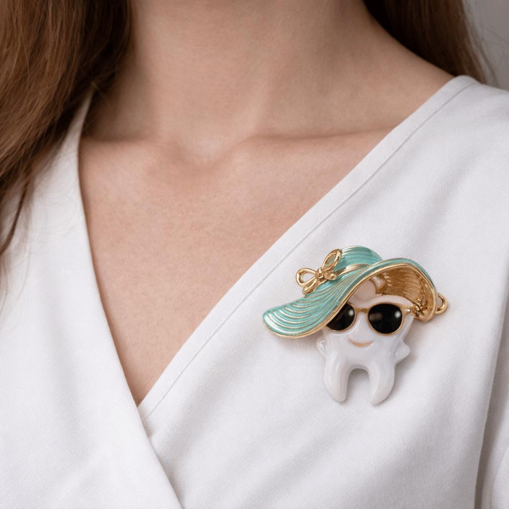 Cartoon Cool Tooth Brooch Zinc Zinc Zinc Alloy Hat Teeth Brooch Fashion Clothing Corsage Banquet Party