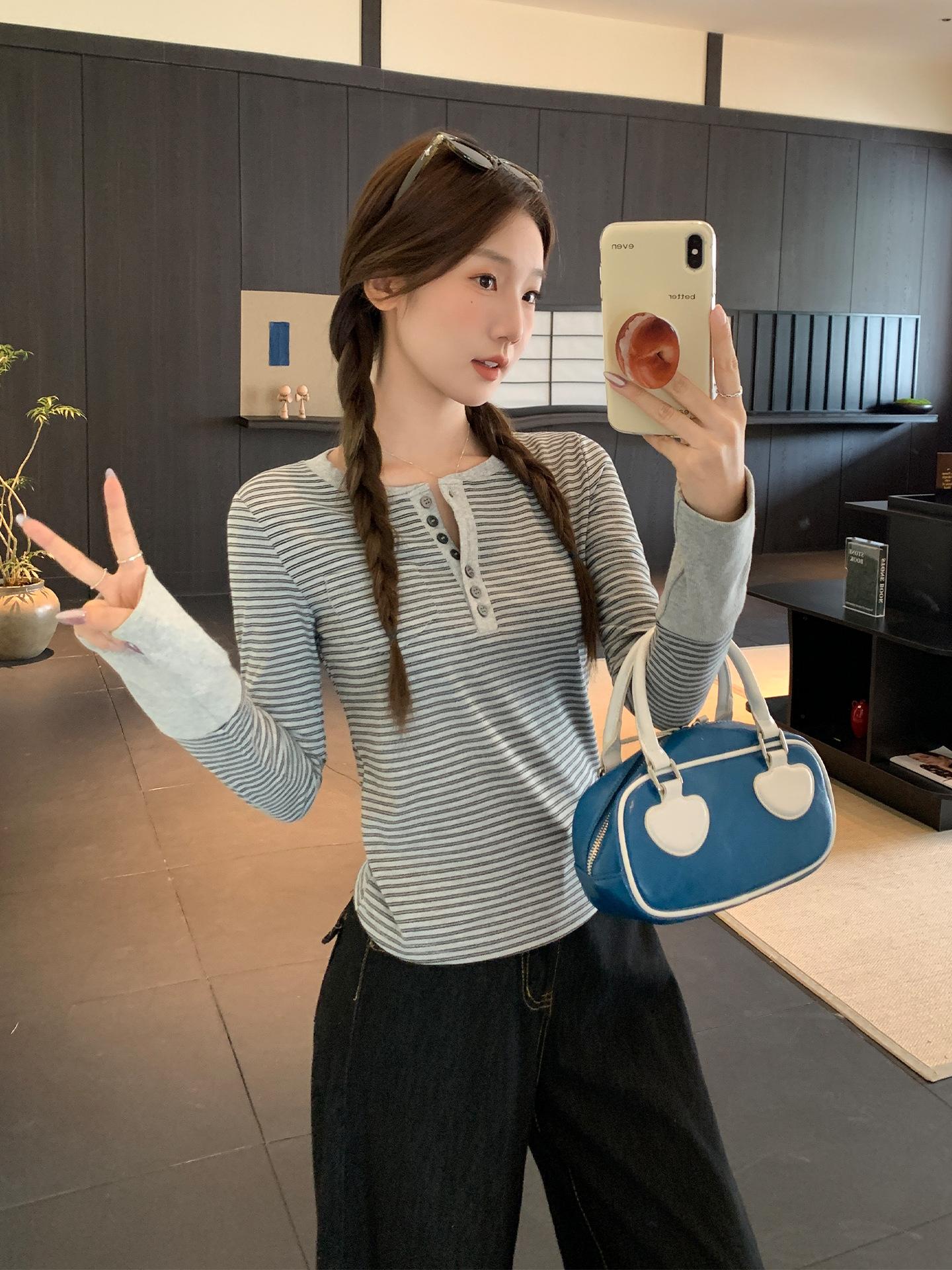 

Striped contrasting color semi-open neck design sense long-sleeved T-shirt women s autumn new slim-fit inner bottoming shirt top S серый