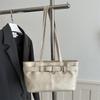 Small-scale Design Casual Trendy Underarm Bag for Commuting with Unique and Lightweight Single Shoulder Bag Style